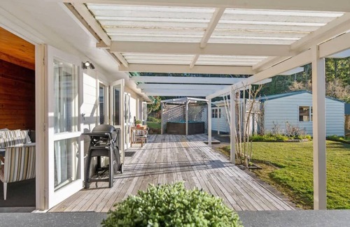 Lynmore Casa | Highfield Ride | Next to the Forest with Spa Pool