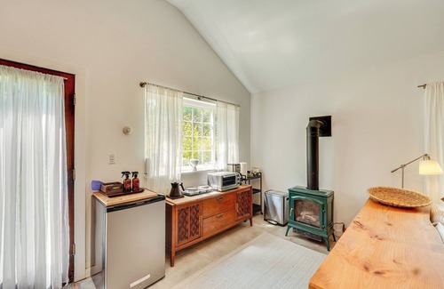 New Paltz Apartamento | Highland 1850s Studio Barn on Sprawling 4.5 Acres!