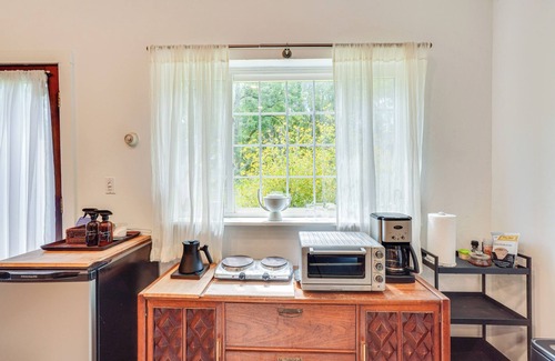 New Paltz Apartamento | Highland 1850s Studio Barn on Sprawling 4.5 Acres!