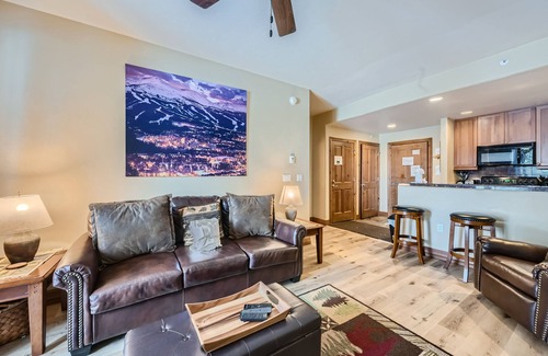 The Highlands Condominio | Highland Greens Lodge 210 1 Bedroom Condo by RedAwning