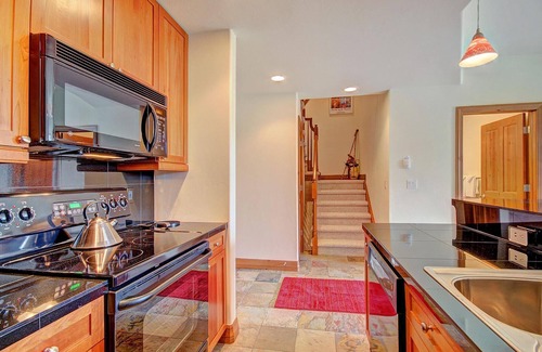 The Highlands Condominio | Highland Greens Lodge 305 3 Bedroom Condo by RedAwning