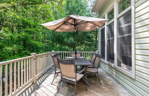 Lake Harmony Casa | Highland Hideaway by AvantStay Group Poconos Retreat w Patio Game Room