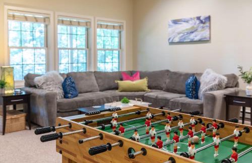 Lake Harmony Casa | Highland Hideaway by AvantStay Group Poconos Retreat w Patio Game Room