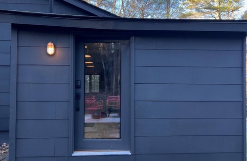 Eldred Cabaña | Highland Hideaway: Designer Renovated Cottage in the Catskills