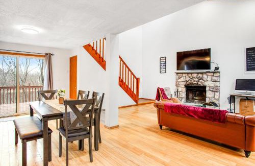East Stroudsburg Casa | Highland Hideaway