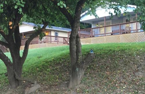 Boone Hotel | Highland Hills Motel & Cabins