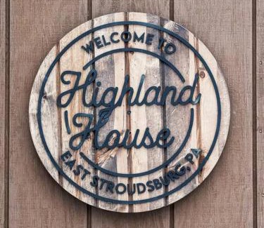 East Stroudsburg Casa | Highland House: Lakefront, Hot Tub, Views, Private
