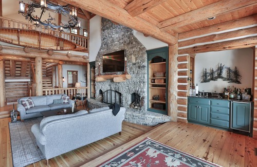 Big Canoe Casa | Highland Lodge, Big Canoe, Year round view of Amicalola Falls, New Hot Tub!