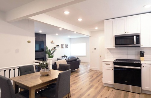 West Seventh Casa | Highland Park 3BR Family + Pet Friendly Retreat Close to MOA, Airport, Colleges