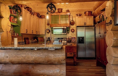 Wapiti Casa | Highland River Cabin- newly constructed, direct river access, 30 minutes to Yellowstone!