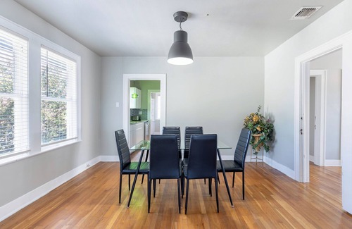 Highland Park Villa | Highland villa near downtown and military base.