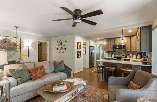 Mirror Lake Cabaña | Designer Cottage-Highlands-Amazing Outdoor Living Spaces-Fireplace-Pet Friendly