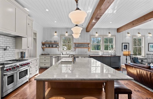 Highlands Apartamento | Luxury 10 Bedroom Estate, Walkable 4 Blocks to Highlands Main St NC