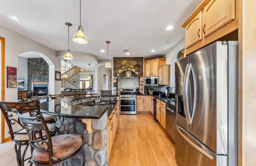 The Highlands Casa | Highlands Ridge Retreat Massive 9 BDR Estate