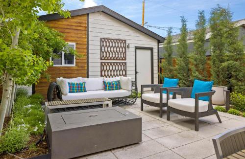 West Highland Casa | Highlands Square Bungalow - Private Yard - Garage