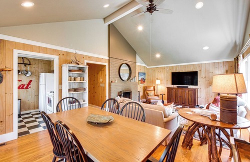 Mirror Lake Cabaña | Highlands Vacation Rental ~ 1 Mi to Mirror Lake