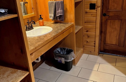 Pierre Cabina | Highpoint Lodge Upper Level Inside West