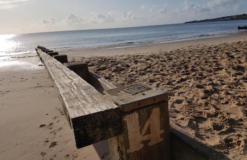 Swanage Apartamento | HighTide - 2 bed with parking, balcony & sea view.