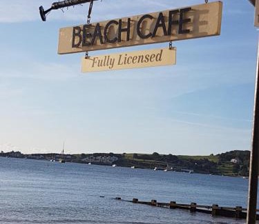Swanage Apartamento | HighTide - 2 bed with parking, balcony & sea view.
