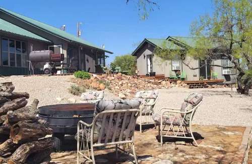 Mason Casa | HightowerHideaway/ Fire pit/Pet and Horse Friendly