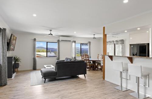 Atherton Casa | Highview Atherton