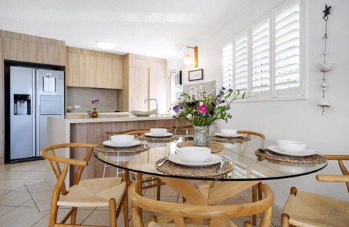 Alexandra Headland Apartamento | Highwater Haven - Ocean View Apartment! 300m to Beach. Pet Friendly