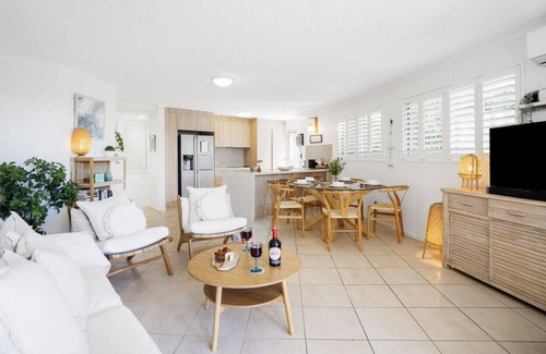 Alexandra Headland Apartamento | Highwater Haven - Ocean View Apartment! 300m to Beach. Pet Friendly