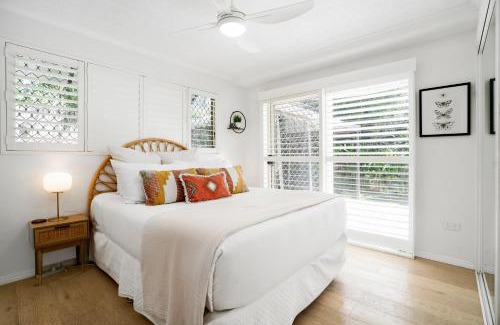 Alexandra Headland Apartamento | Highwater Haven - Ocean View Apartment. 300m to Beach. Pet Friendly