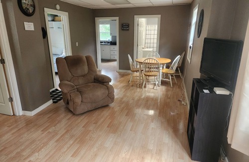 Saint Michael Cabaña | Highway 20 Lodge--Quiet, Cozy, renovated two bedroom house that sleeps 6-7