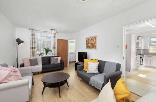 Brighton Cabaña | Highway Haven With Free Parking By My Getaways