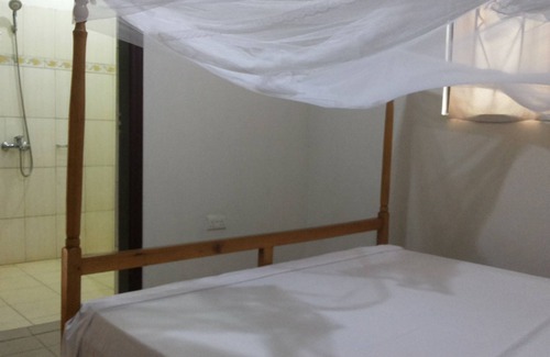 Nebbi Hotel | Highway Motel
