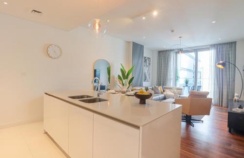 Al Wasl Apartamento | HiGuests - Charming Retreat in CityWalk With Balcony and Pool