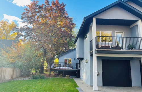 Central Okanagan Cama Y Desayuno | Hikari-Okanagan Sunshine B&B - Easy walk to both Downtown&Lake