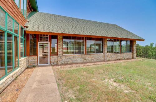 Fairfield Bay Apartamento | Hike and Fish Studio with Pool Access in Shirley!
