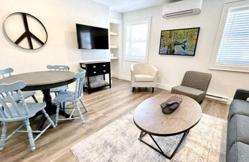 Meaford Apartamento | "Hike" at Hills Meaford | 2BD Suite + Pets!