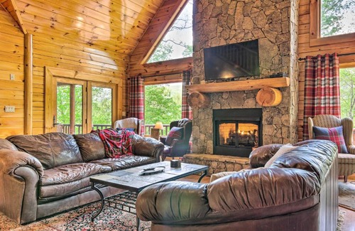 Burnsville Casa | Hike, Fish and Golf Burnsville Retreat with Deck!
