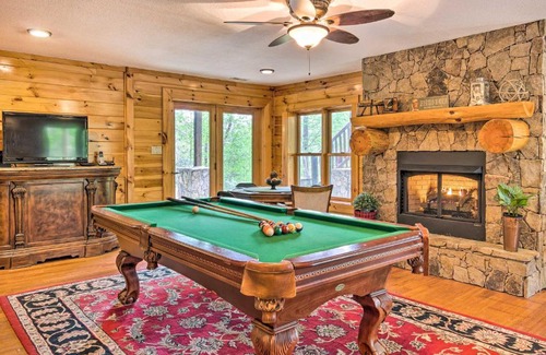 Burnsville Casa | Hike, Fish and Golf Burnsville Retreat with Deck!