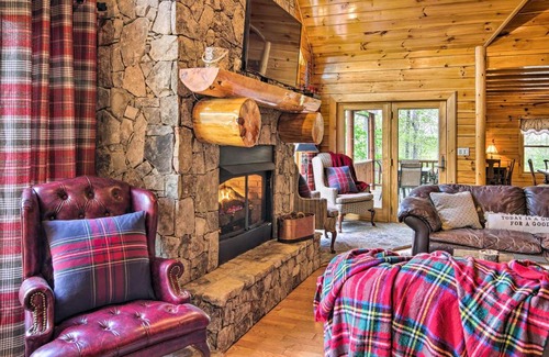 Burnsville Casa | Hike, Fish and Golf Burnsville Retreat with Deck!