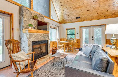 Indian Rock Springs Casa | Hike, Fish and More Cozy Cabin with Patio in Murphy!