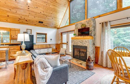 Indian Rock Springs Casa | Hike, Fish and More Cozy Cabin with Patio in Murphy!