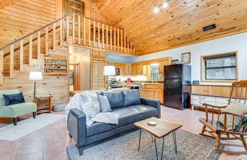 Indian Rock Springs Casa | Hike, Fish and More Cozy Cabin with Patio in Murphy!