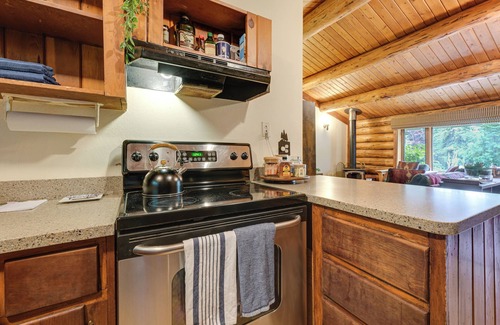 Diamond Ridge Cabina | Hike, Fish & Explore Homer Spit: Forested Cabin!