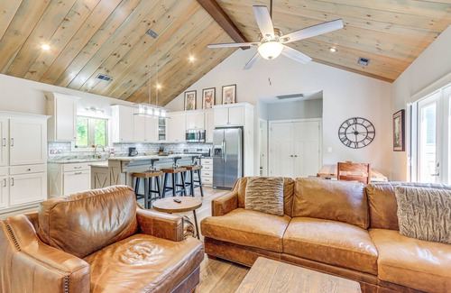 Tarheel Casa | Hike, Fish & Kayak: Murphy Gem w/ Deck & Fire Pit