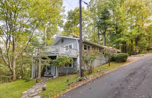 Boone Cabaña | Hike, Fish & Relax: Family Boone Gem w/ Views!