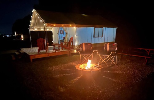 Cassville Alquiler De RV | Hike & Glamp Getaway near Roaring River Park