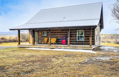 Del Norte Casa | Hike, Hunt and Unwind Mtn-View Cabin in Del Norte!