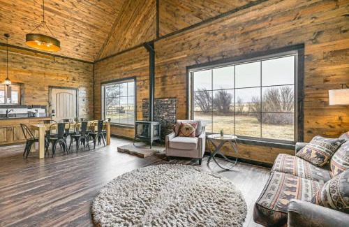 Del Norte Casa | Hike, Hunt and Unwind Mtn-View Cabin in Del Norte!