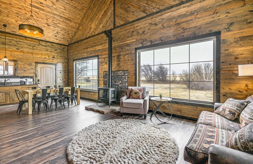 Del Norte Cabina | Hike, Hunt & Unwind: Mtn-View Cabin in Del Norte!