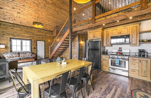 Del Norte Cabina | Hike, Hunt & Unwind: Mtn-View Cabin in Del Norte!