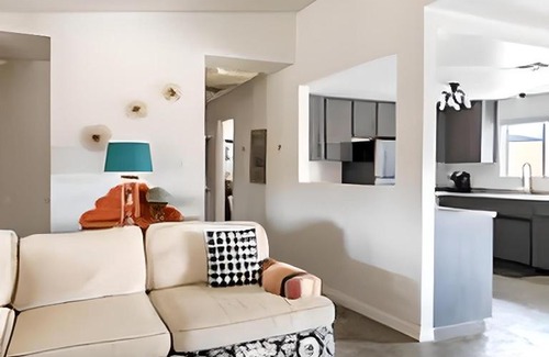 Twentynine Palms Casa | Hike Joshua Tree @ the Hot Tub & Pool Oasis